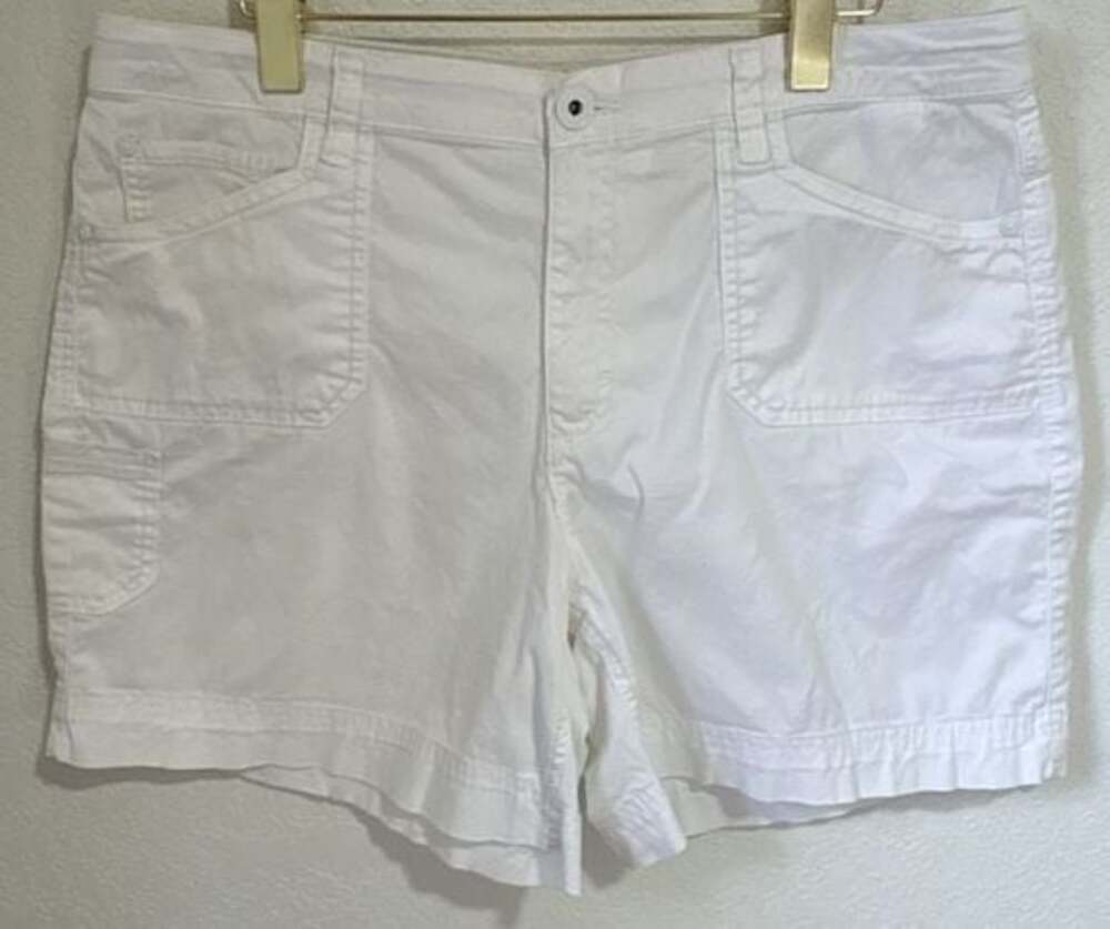 Gloria Vanderbilt Women's Patch Pocket Shorts White 5" Bermuda Shorts sz 14